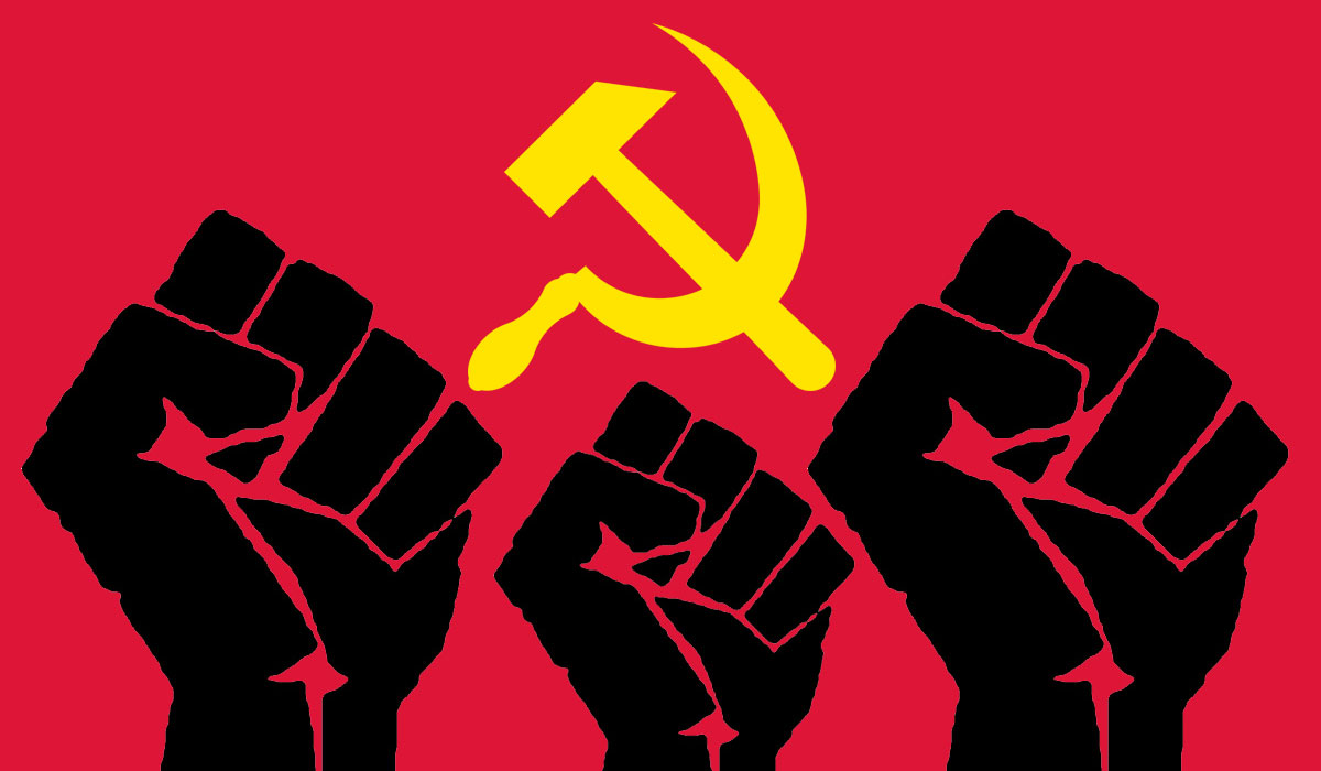 Poings avec le logo communiste